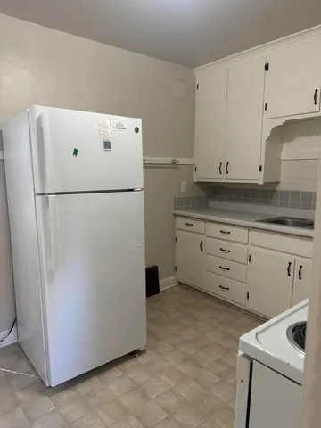 $1,050 | 1914 Garfield Avenue, Sheboygan, WI 53081