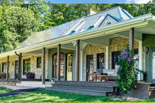 a view of house with a outdoor space