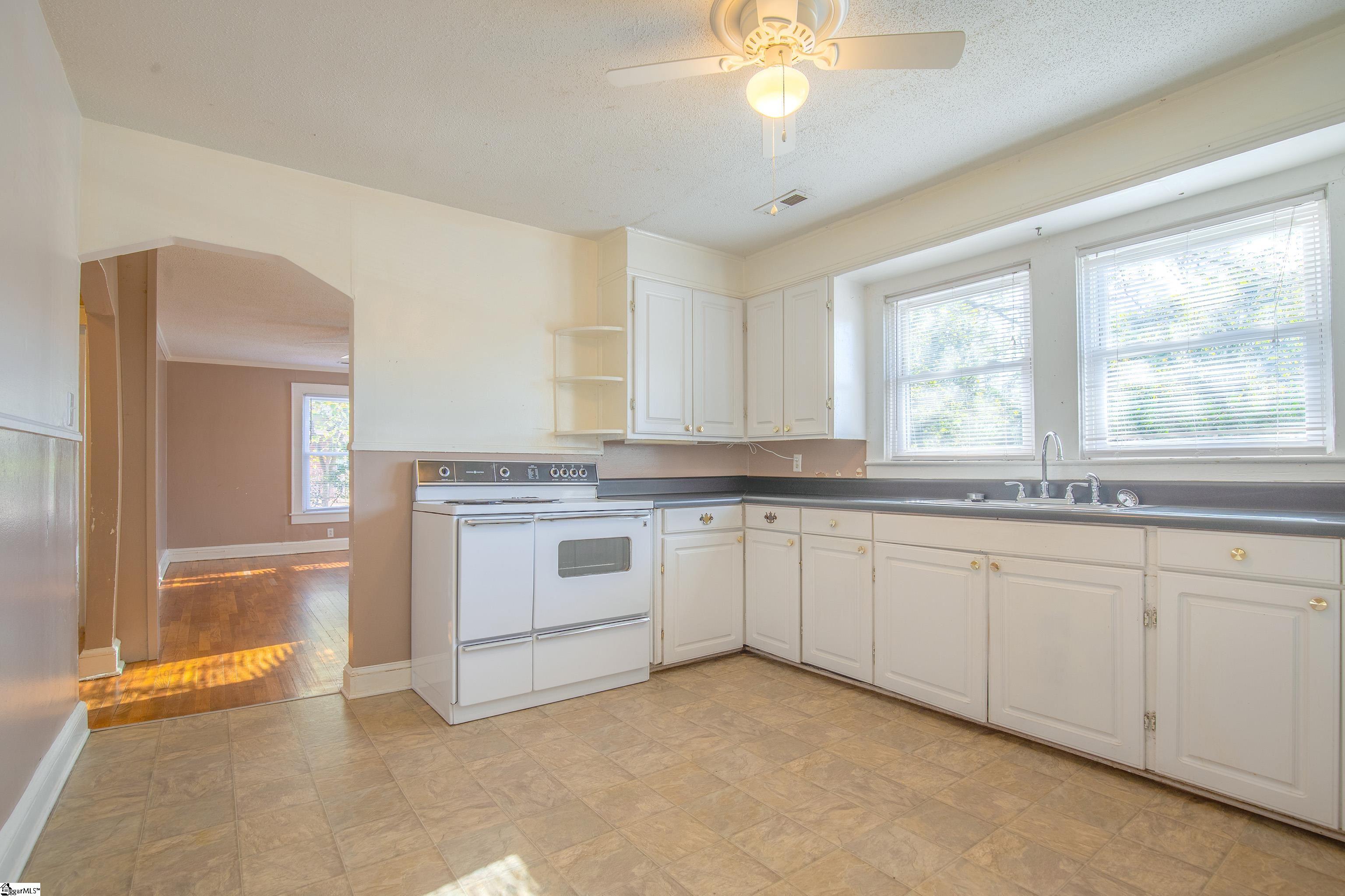 405 Perry Road Greenville, SC 29609 - Photo 11 of 27