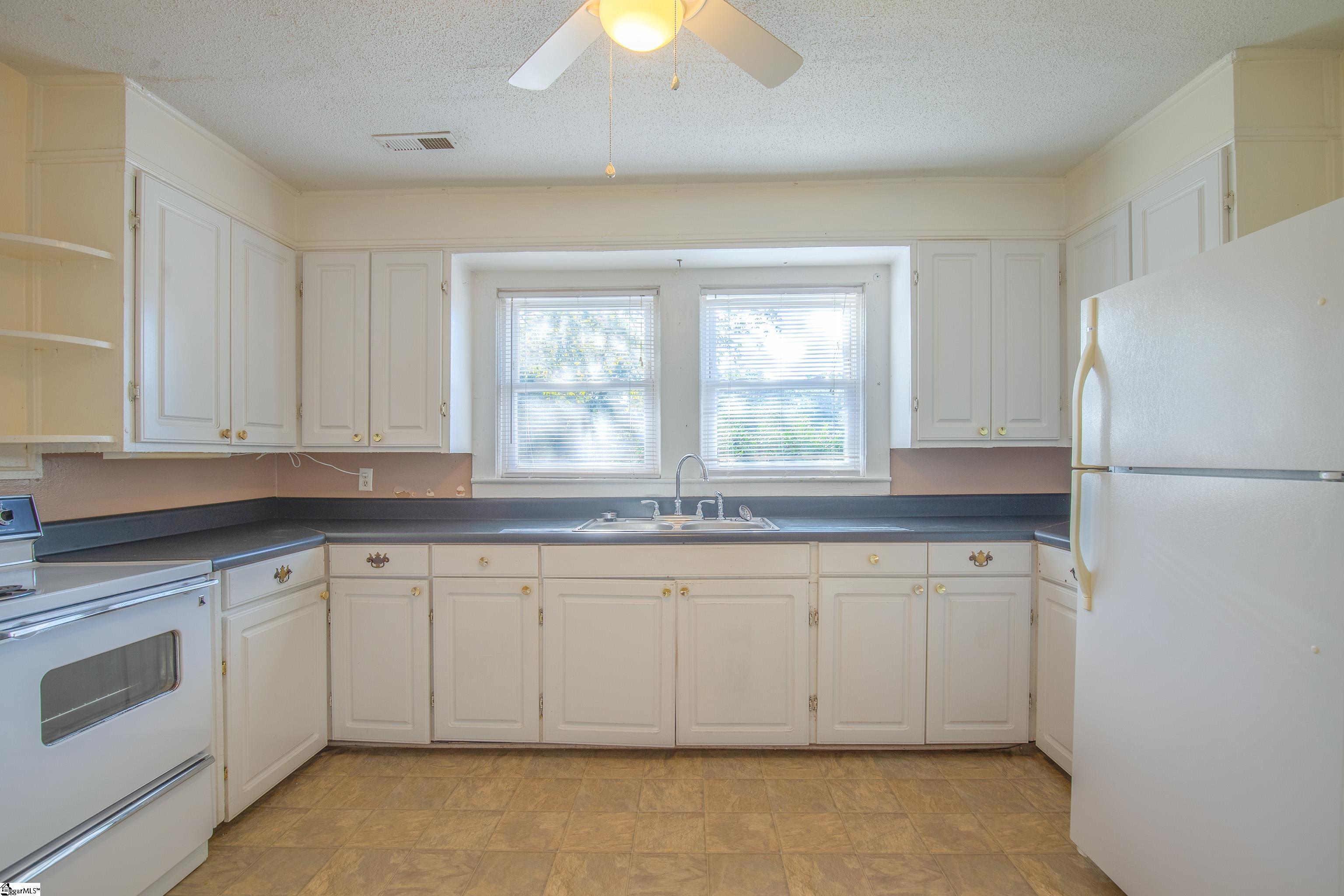 405 Perry Road Greenville, SC 29609 - Photo 12 of 27