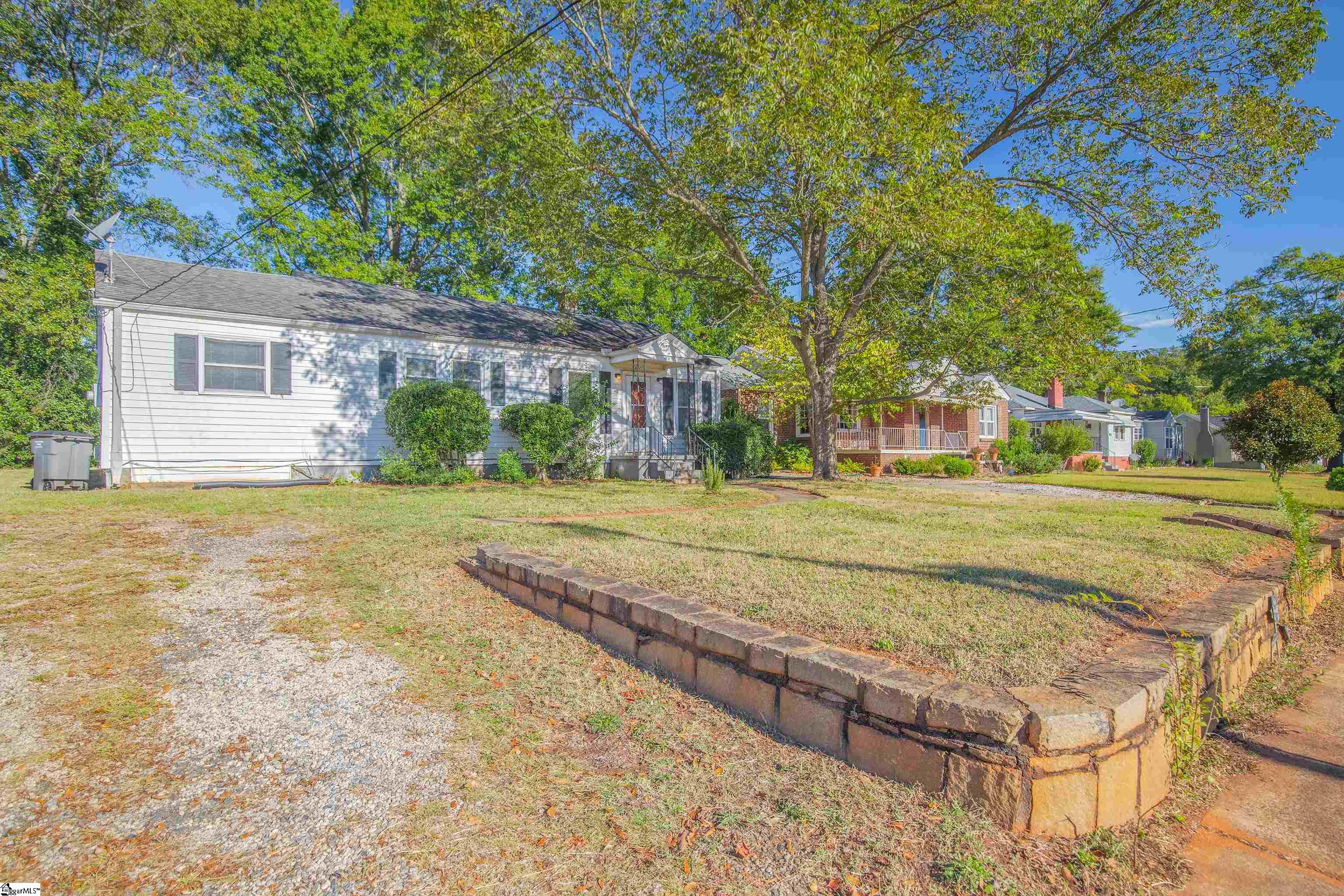 405 Perry Road Greenville, SC 29609 - Photo 2 of 27
