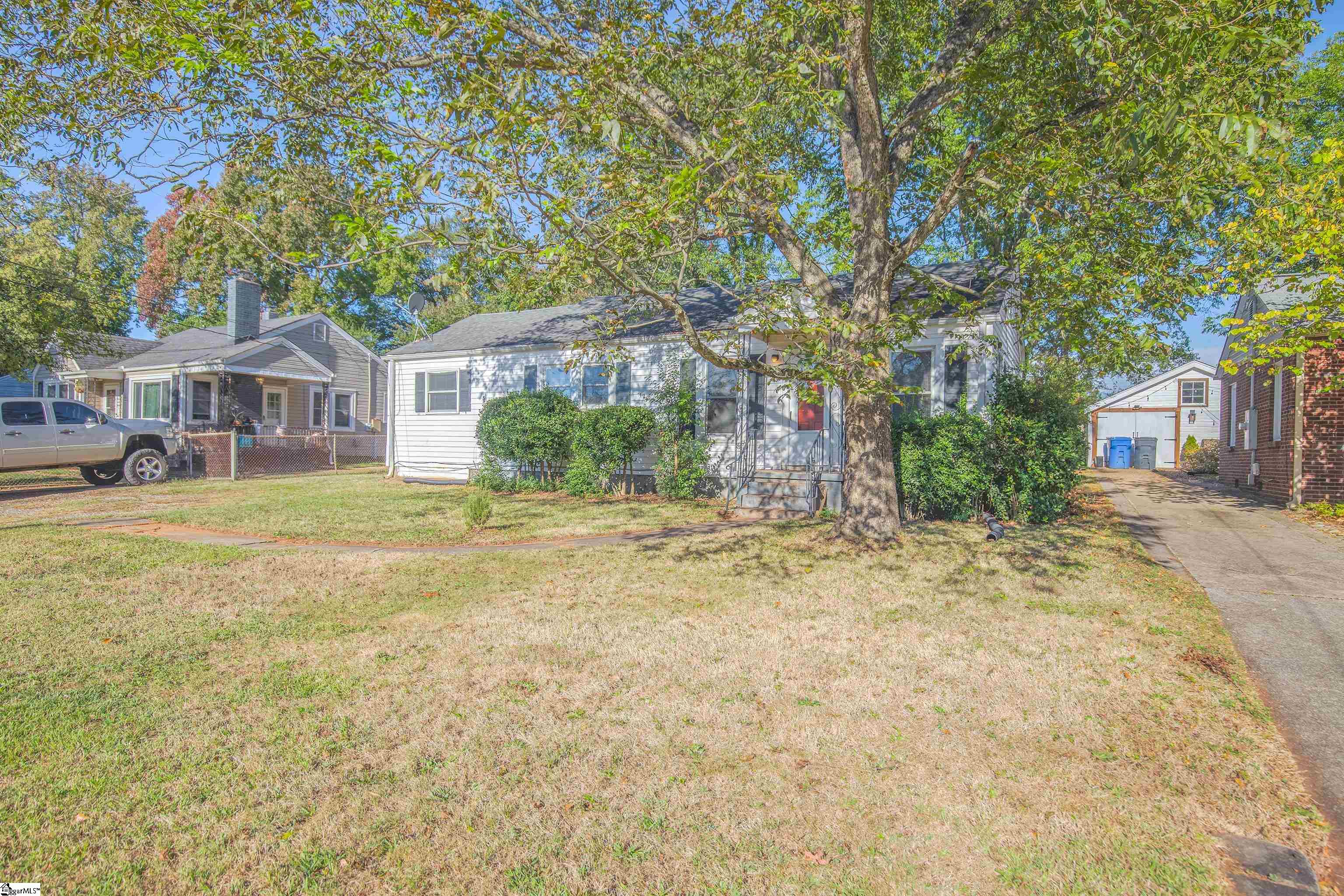 405 Perry Road Greenville, SC 29609 - Photo 3 of 27