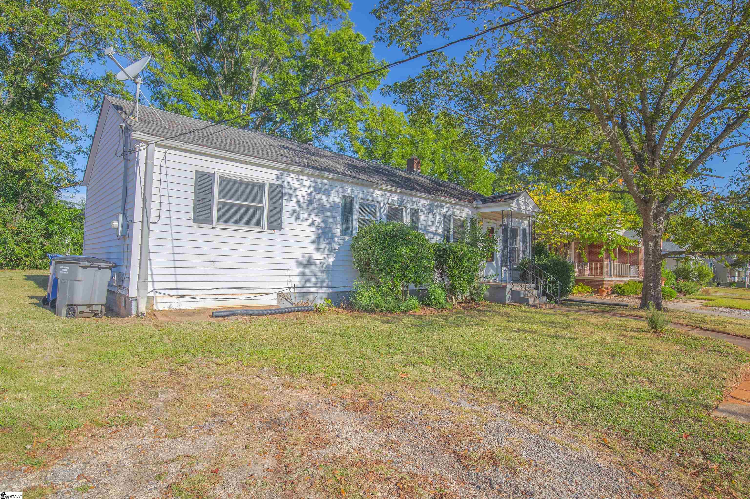 405 Perry Road Greenville, SC 29609 - Photo 5 of 27