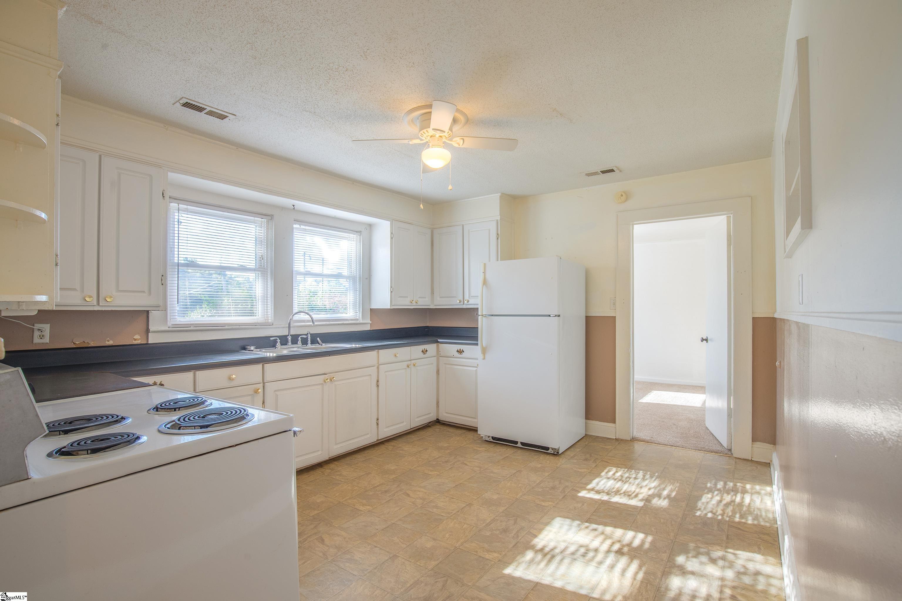 405 Perry Road Greenville, SC 29609 - Photo 10 of 27