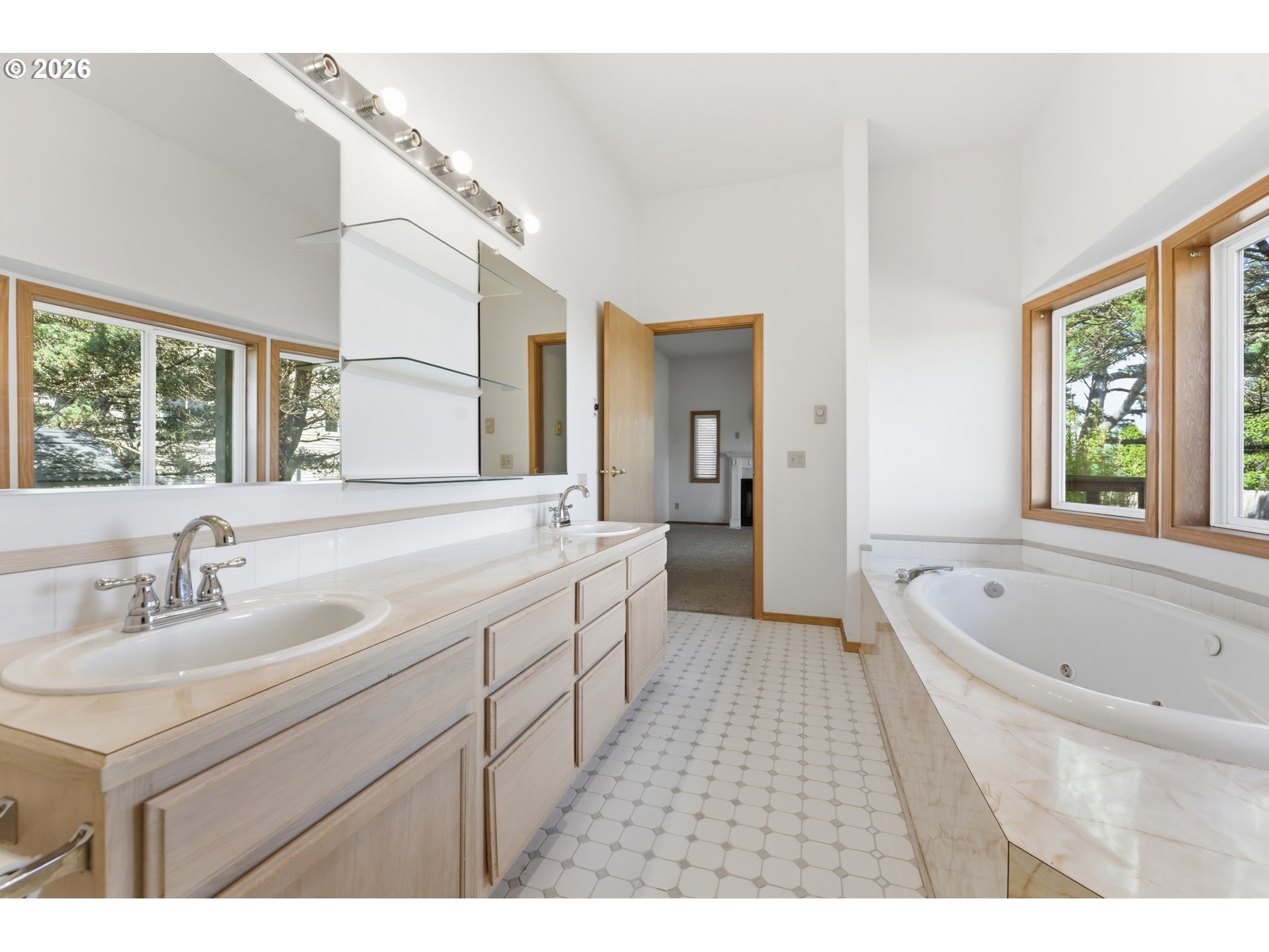 220 Flake Street Port Orford, OR 97465 - Photo 19 of 37 Owner's Suite Bathroom