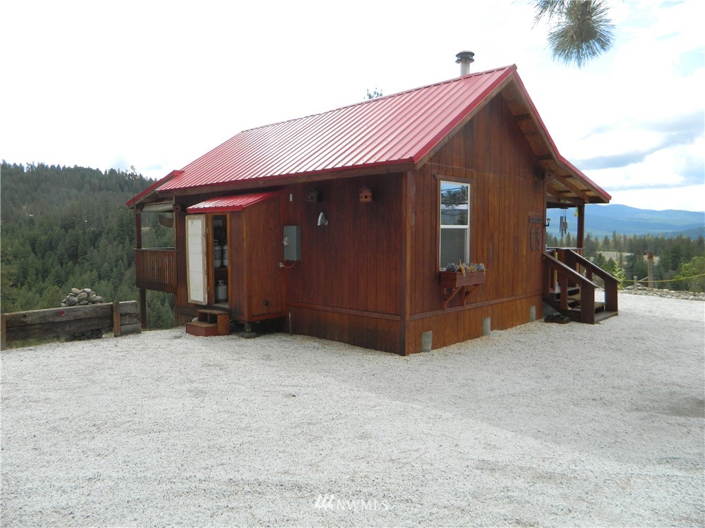 212 Cape Labelle Road Tonasket, WA 98855 - Photo 2 of 31