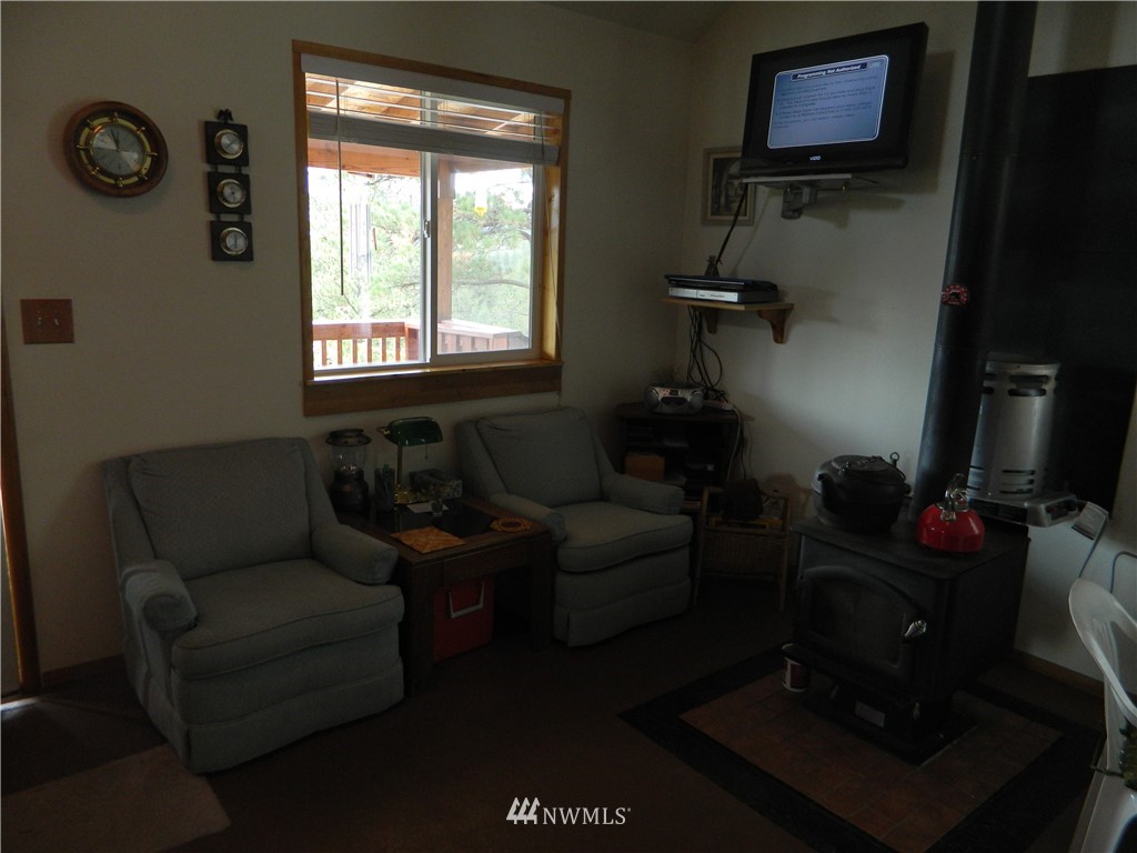 212 Cape Labelle Road Tonasket, WA 98855 - Photo 3 of 31