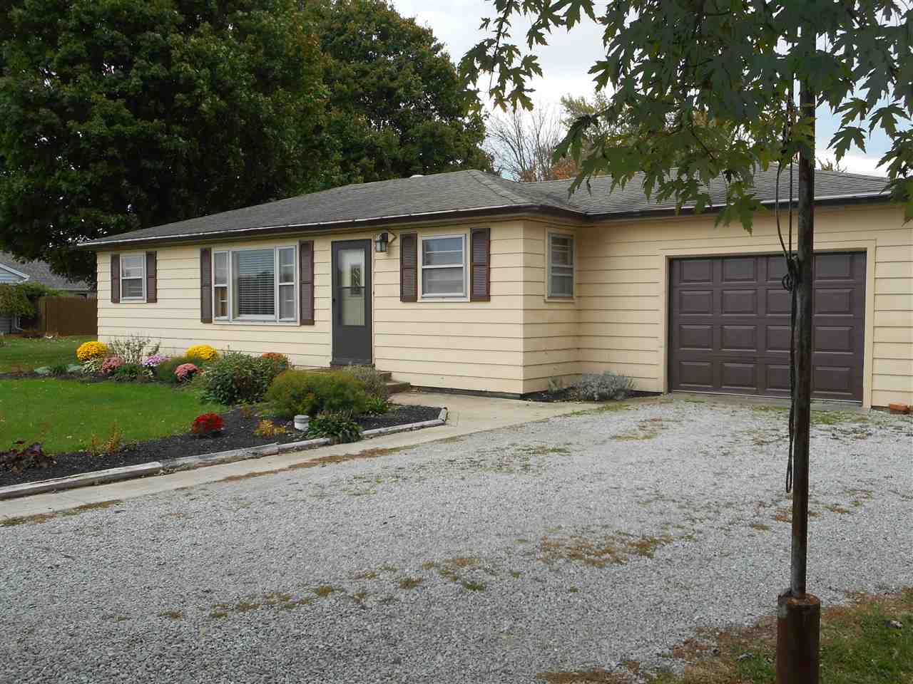 4831 West Dupont Road Fort Wayne, IN 46818 - Photo 1 of 22