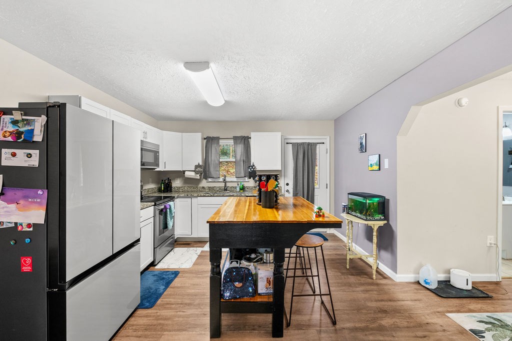 250 McDeerman Road Jacksboro, TN 37757 - Photo 4 of 25 a dining room with furniture and wooden floor