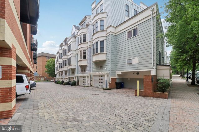 $1,199,000 | 2076 North Oakland Street, Arlington, VA 22207