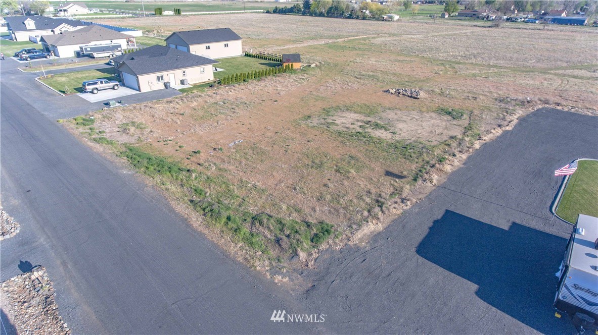 7877 Grove Road Northeast Moses Lake, WA 98837 - Photo 3 of 8 Gallery Image 3