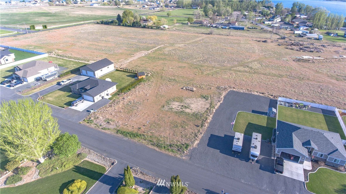 7877 Grove Road Northeast Moses Lake, WA 98837 - Photo 4 of 8 Gallery Image 4