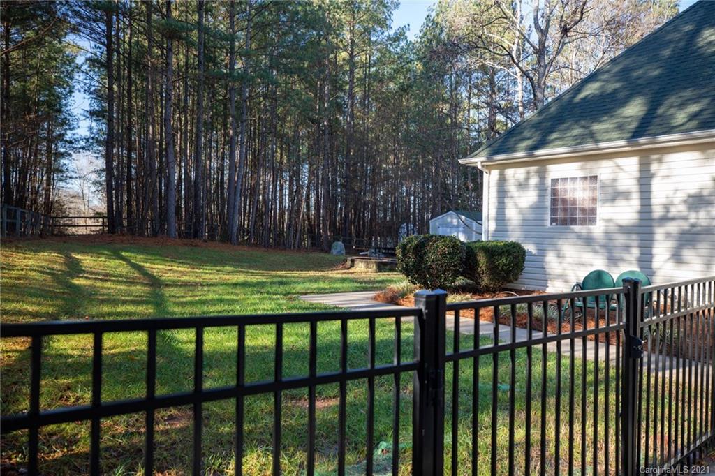 1607 Hunters Place Road York, SC 29745 - Photo 9 of 48 Gallery Image 9