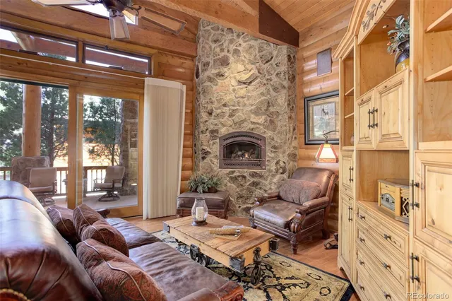 a view of a livingroom with furniture and windows