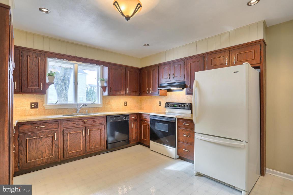 121 West Sun Hill Road Manheim, PA 17545 - Photo 11 of 42 Gallery Image 11