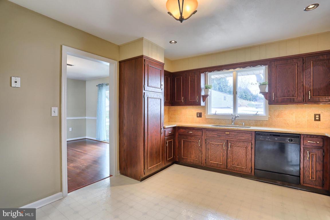 121 West Sun Hill Road Manheim, PA 17545 - Photo 12 of 42 Gallery Image 12