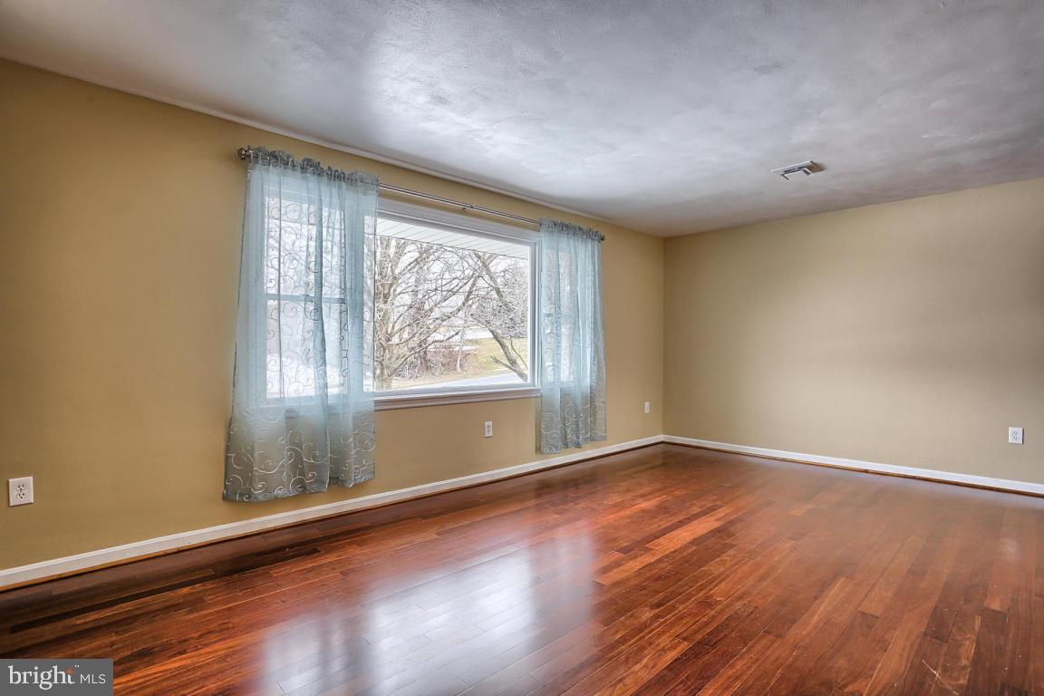 121 West Sun Hill Road Manheim, PA 17545 - Photo 3 of 42 Gallery Image 3
