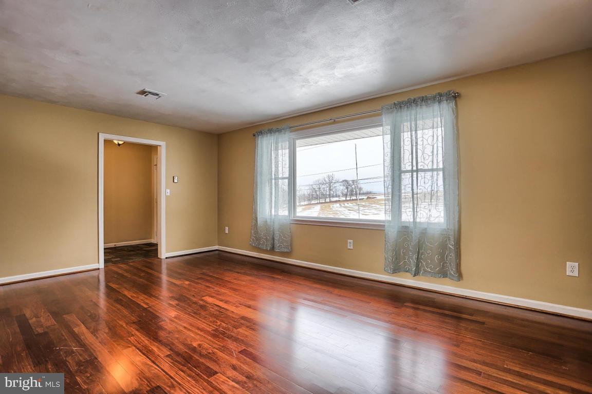 121 West Sun Hill Road Manheim, PA 17545 - Photo 6 of 42 Gallery Image 6