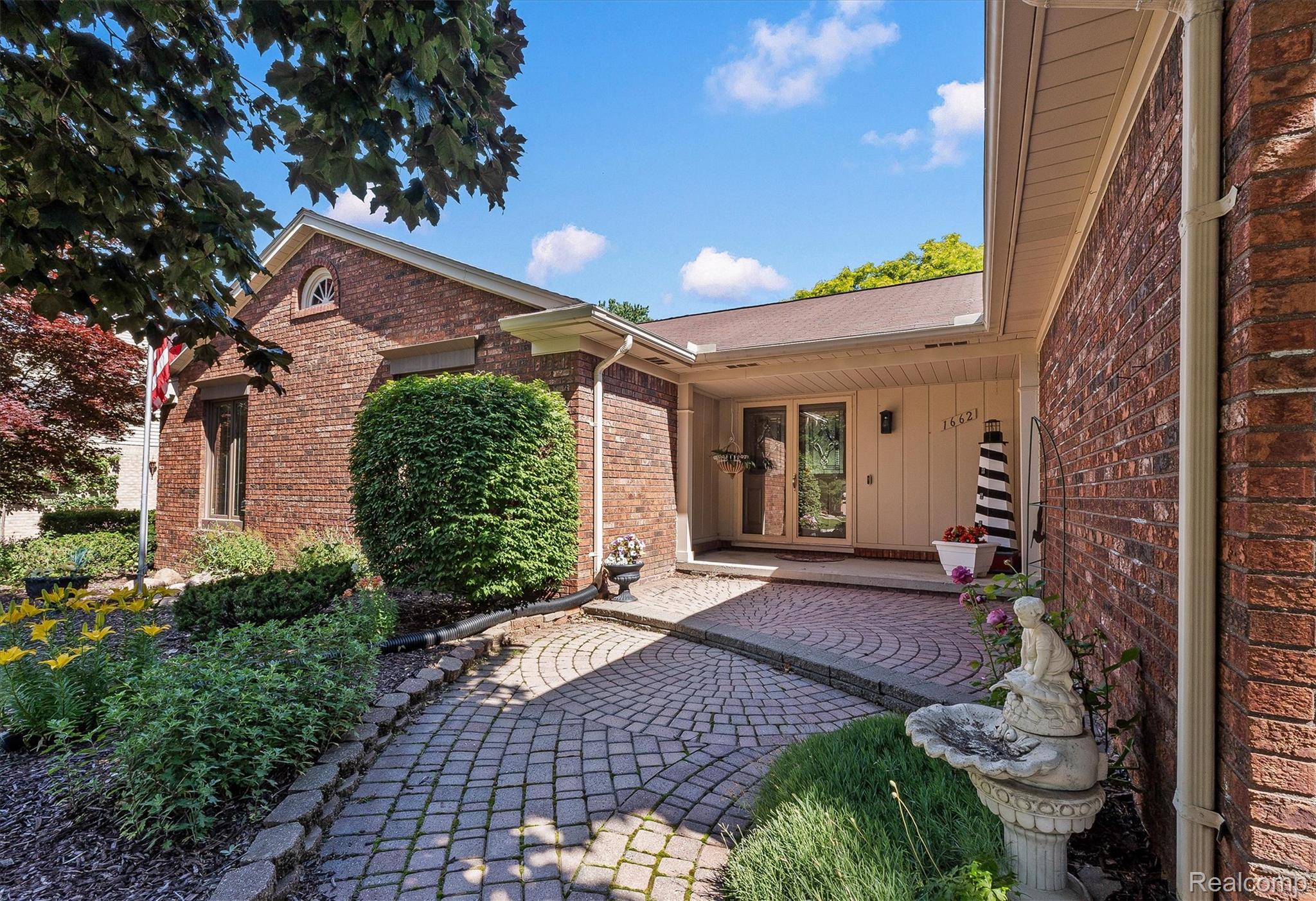 1662 Sumac Drive Rochester, MI 48309 - Photo 4 of 38 04-Sumac-27.jpg