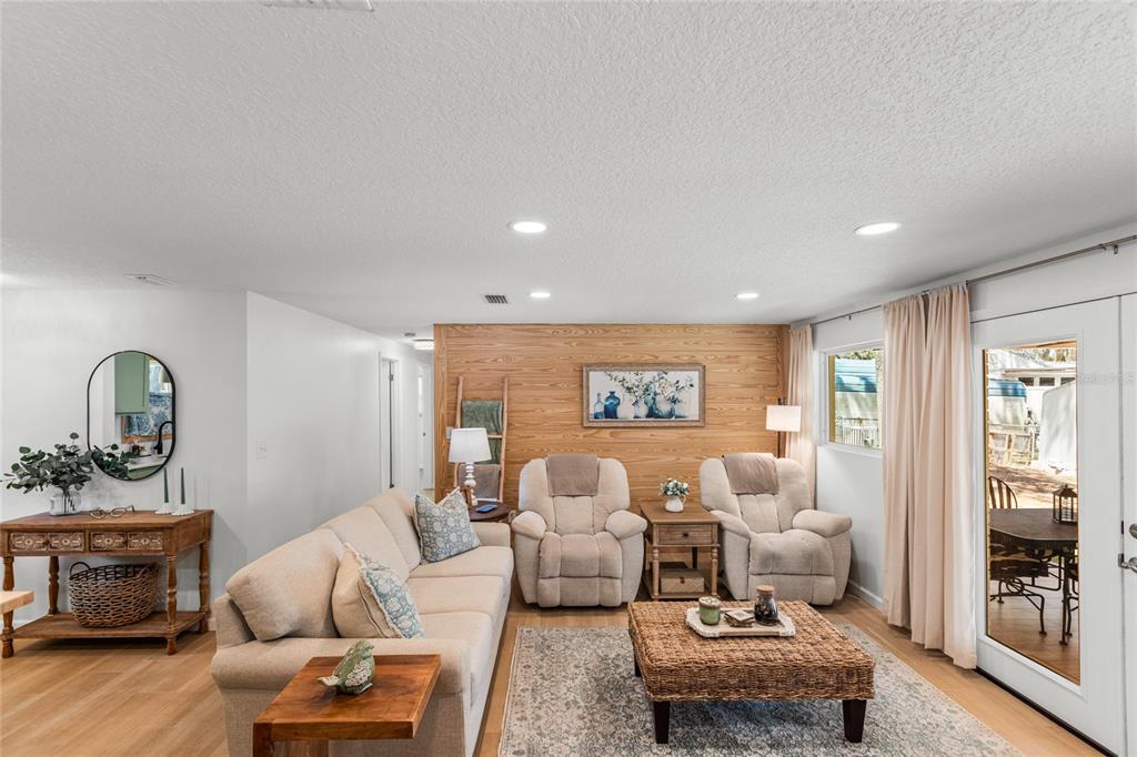 5921 County Road 352 Keystone Heights, FL 32656 - Photo 40 of 73 a living room with furniture