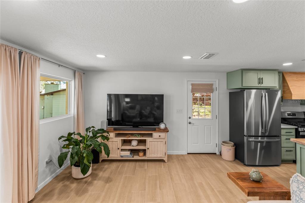5921 County Road 352 Keystone Heights, FL 32656 - Photo 43 of 73 a living room with furniture and a flat screen tv