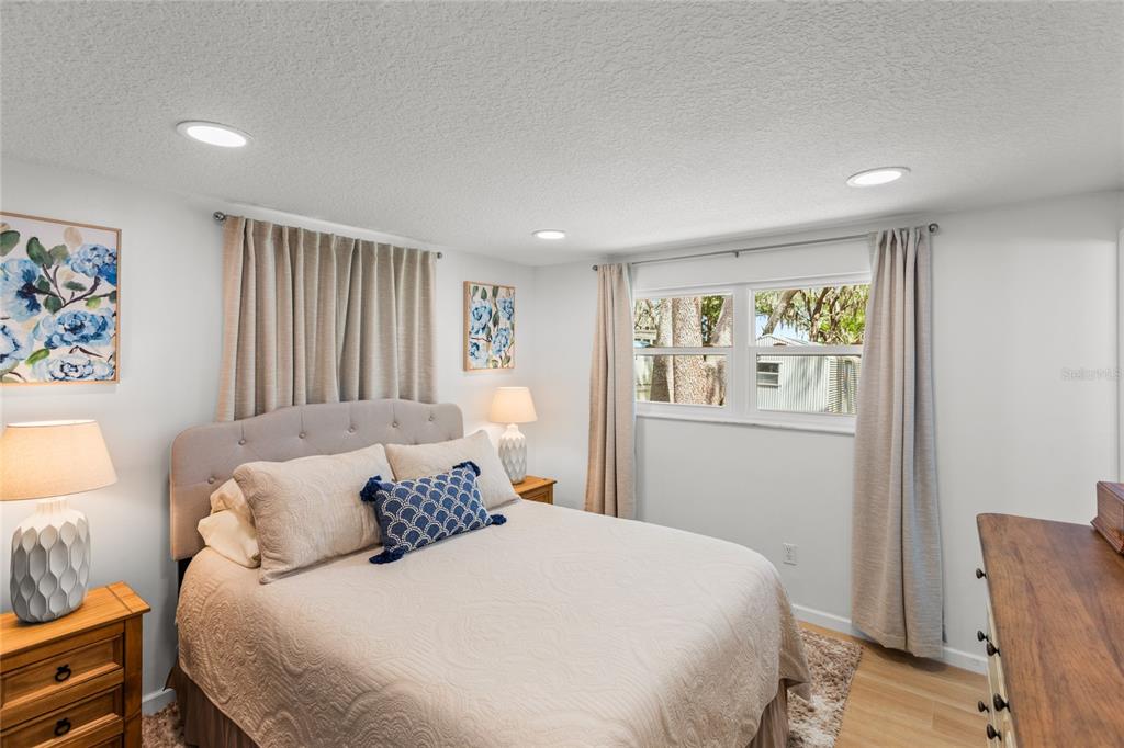 5921 County Road 352 Keystone Heights, FL 32656 - Photo 51 of 73 a bedroom with a bed and a window