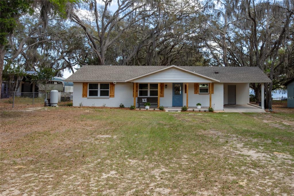 5921 County Road 352 Keystone Heights, FL 32656 - Photo 6 of 73 a front view of a house with a garden