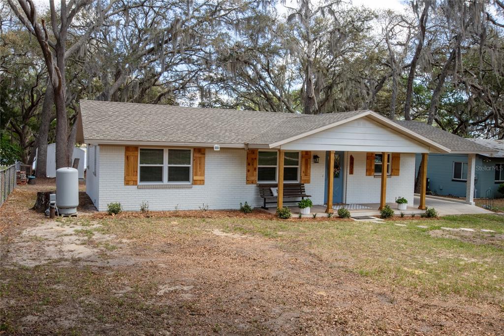 5921 County Road 352 Keystone Heights, FL 32656 - Photo 7 of 73 a front view of a house with a garden