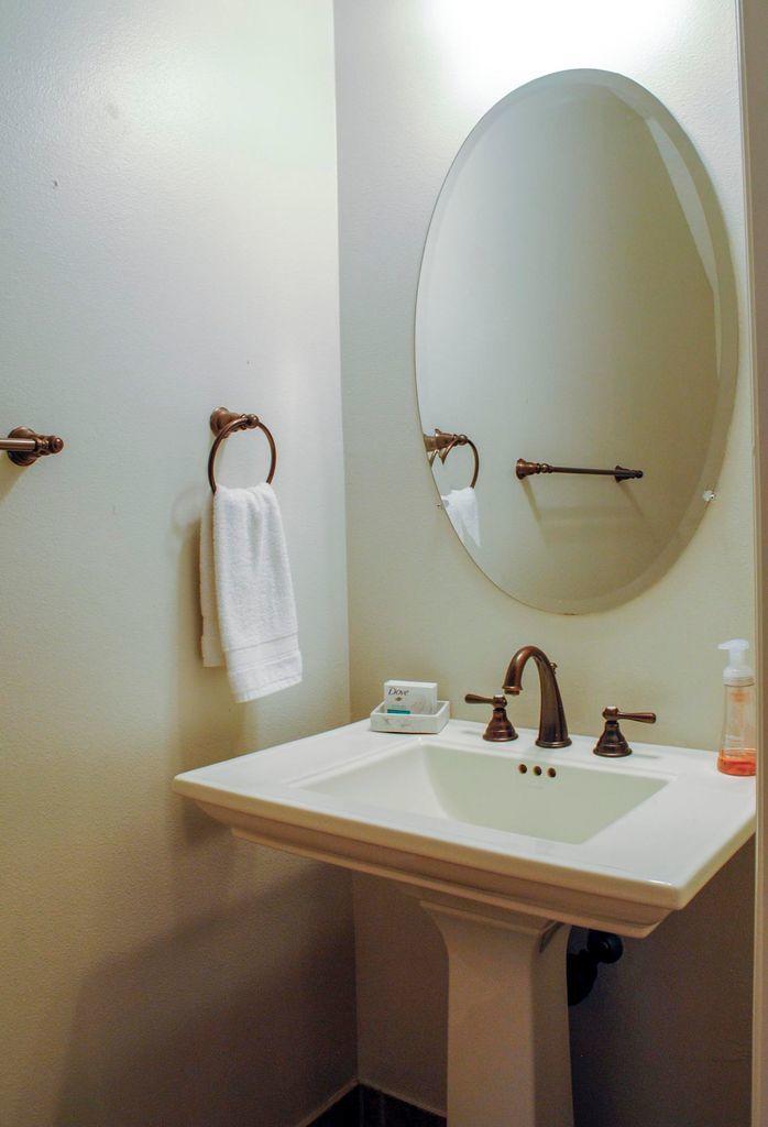 171 Mulligan Place Jupiter, FL 33458 - Photo 11 of 41 Guest bathroom
