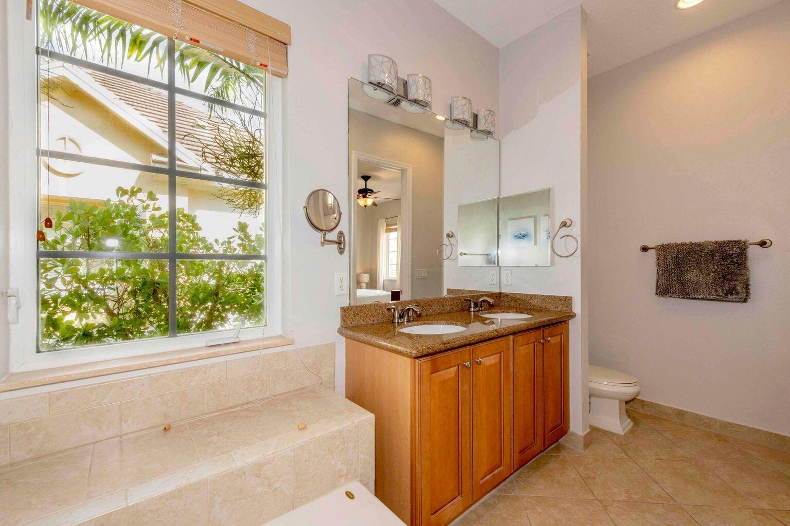 171 Mulligan Place Jupiter, FL 33458 - Photo 14 of 41 Master bathroom