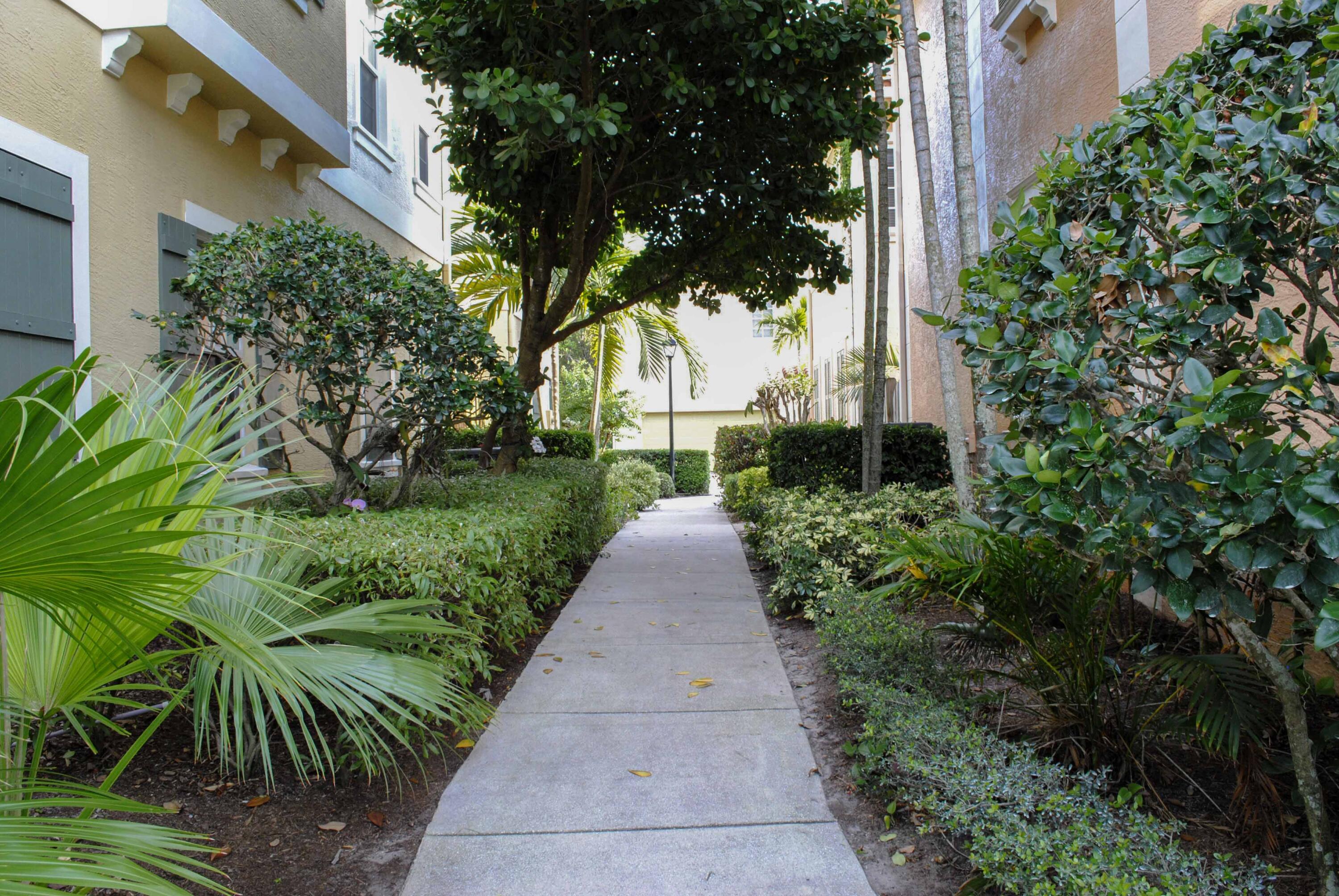 171 Mulligan Place Jupiter, FL 33458 - Photo 2 of 41 2021-04-16-_0195