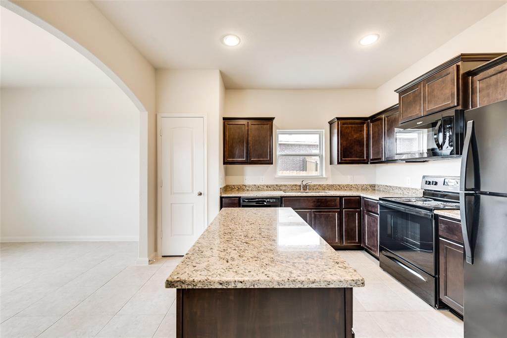 905 Summer Stream Road Denton, TX 76207 - Photo 6 of 14