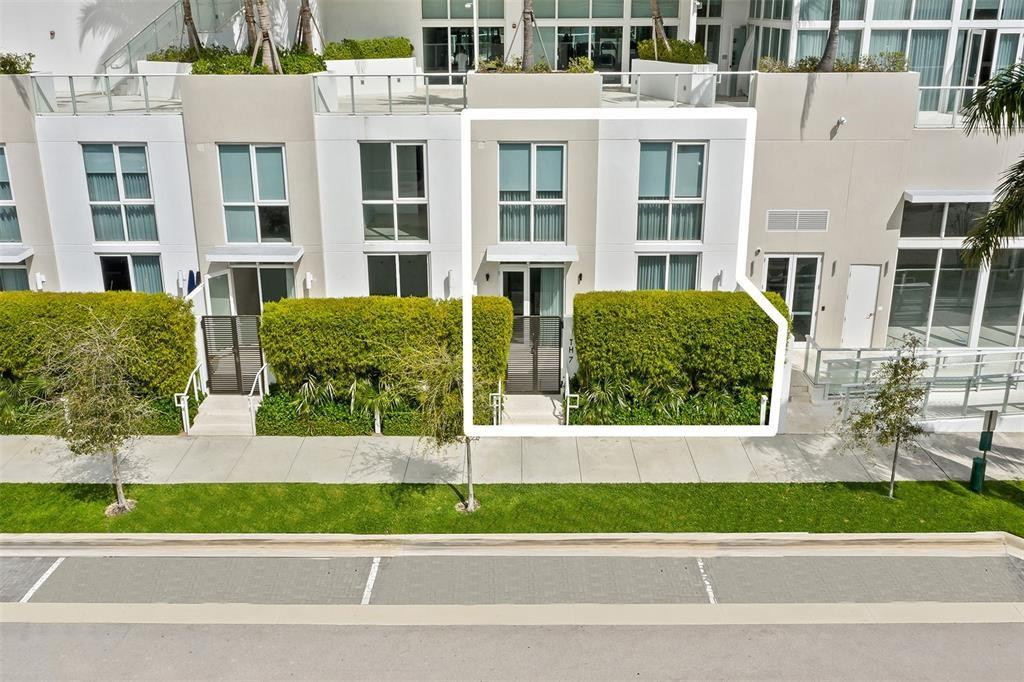 401 North Birch Road, Unit TH7 Fort Lauderdale, FL 33304 - Photo 3 of 33 Photo 3