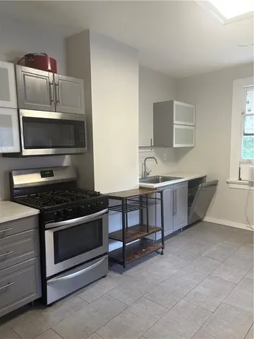 $2,400 | 2010 Broadway Street, New Orleans, LA 70118