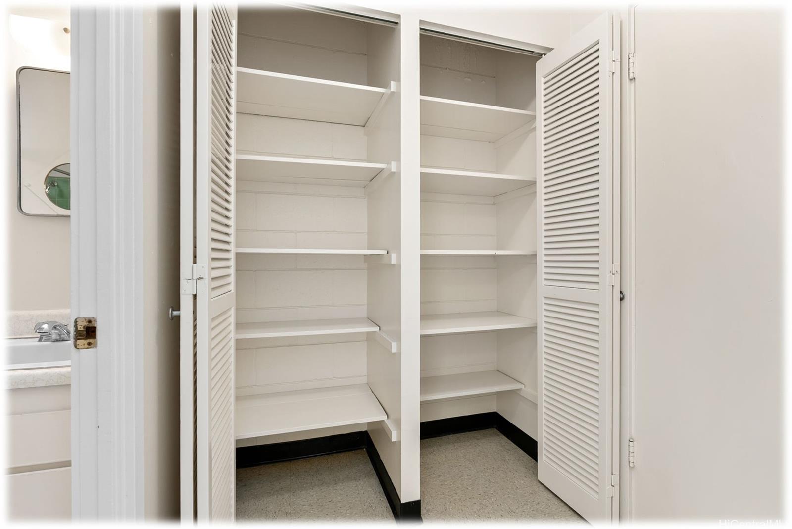 1254 Lunalilo Street Honolulu, HI 96822 - Photo 8 of 13 a view of an empty room with white walls