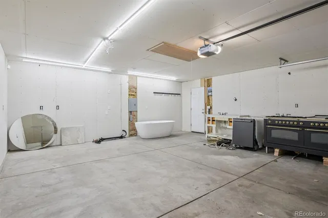 a view of a livingroom with furniture