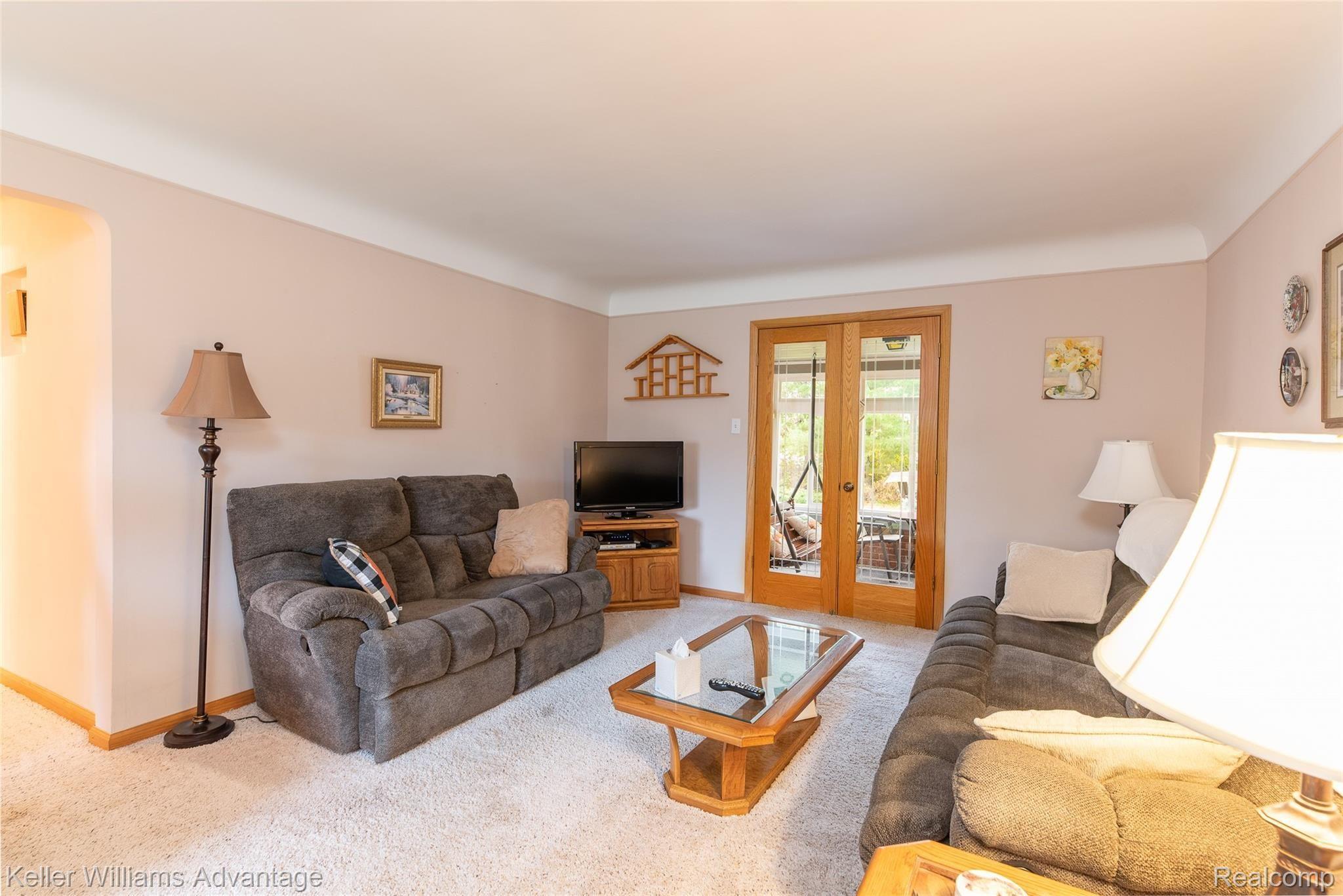 11099 Levan Road Livonia, MI 48150 - Photo 6 of 41 DSC_0789-Edit.jpg