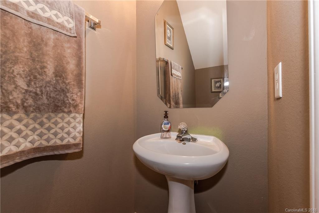 1135 Hipp Road Charlotte, NC 28216 - Photo 19 of 36 Gallery Image 19
