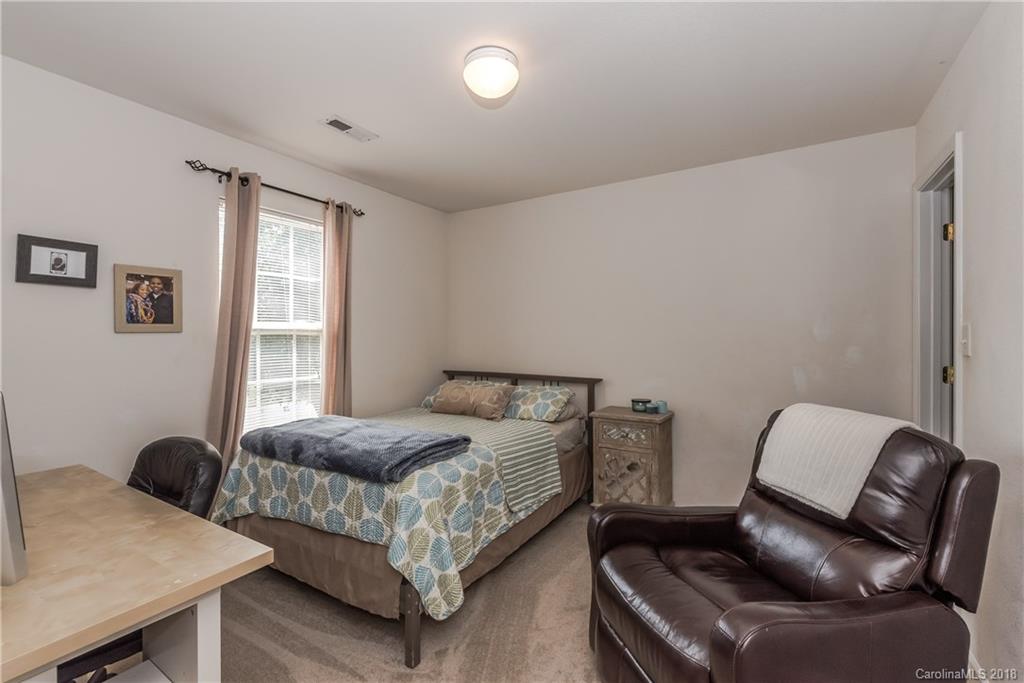 1135 Hipp Road Charlotte, NC 28216 - Photo 21 of 36 Gallery Image 21