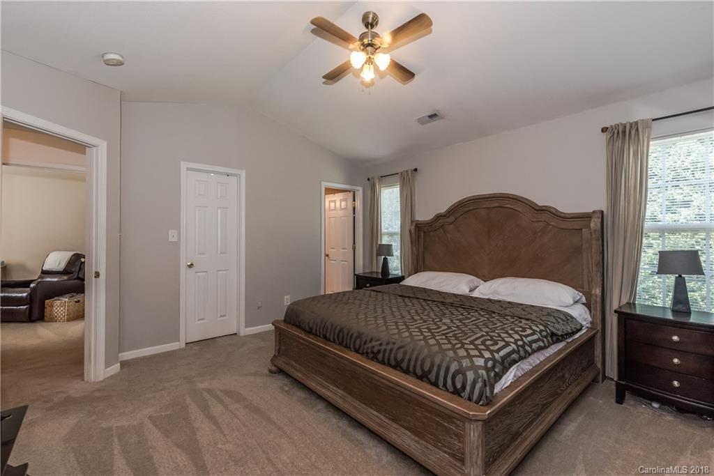 1135 Hipp Road Charlotte, NC 28216 - Photo 24 of 36 Gallery Image 24