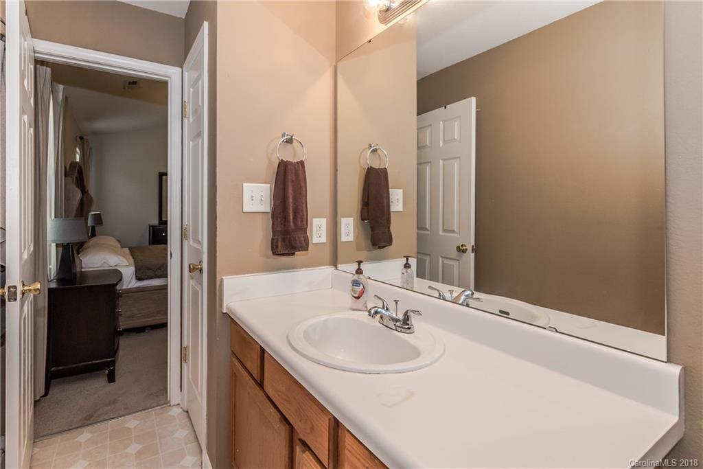 1135 Hipp Road Charlotte, NC 28216 - Photo 28 of 36 Gallery Image 28