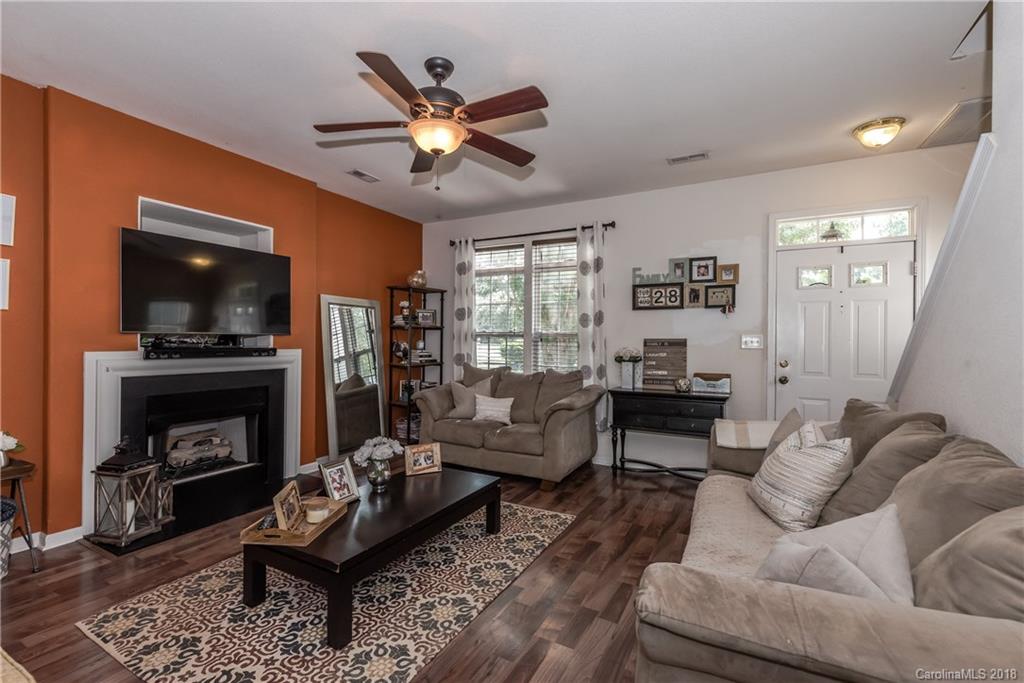 1135 Hipp Road Charlotte, NC 28216 - Photo 9 of 36 Gallery Image 9