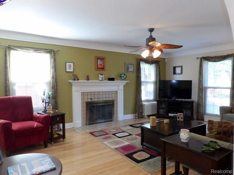 9015 Ruth Avenue Allen Park, MI 48101 - Photo 15 of 48 102_6116.JPG