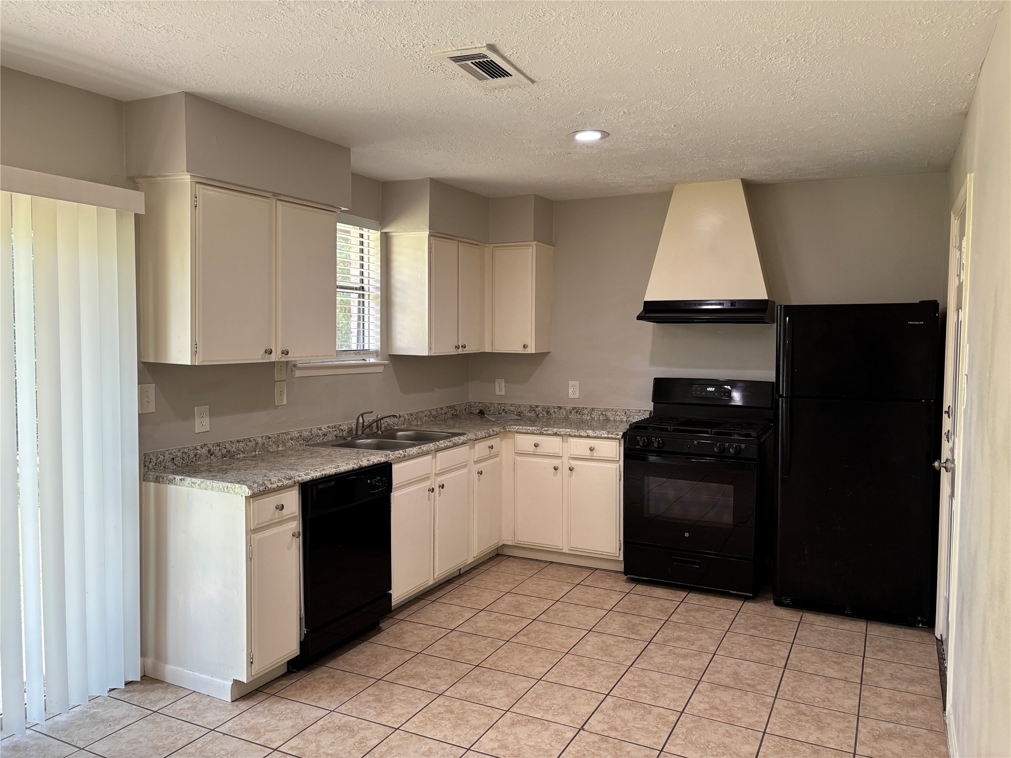 12614 Chiswick Road Houston, TX 77047 - Photo 4 of 17