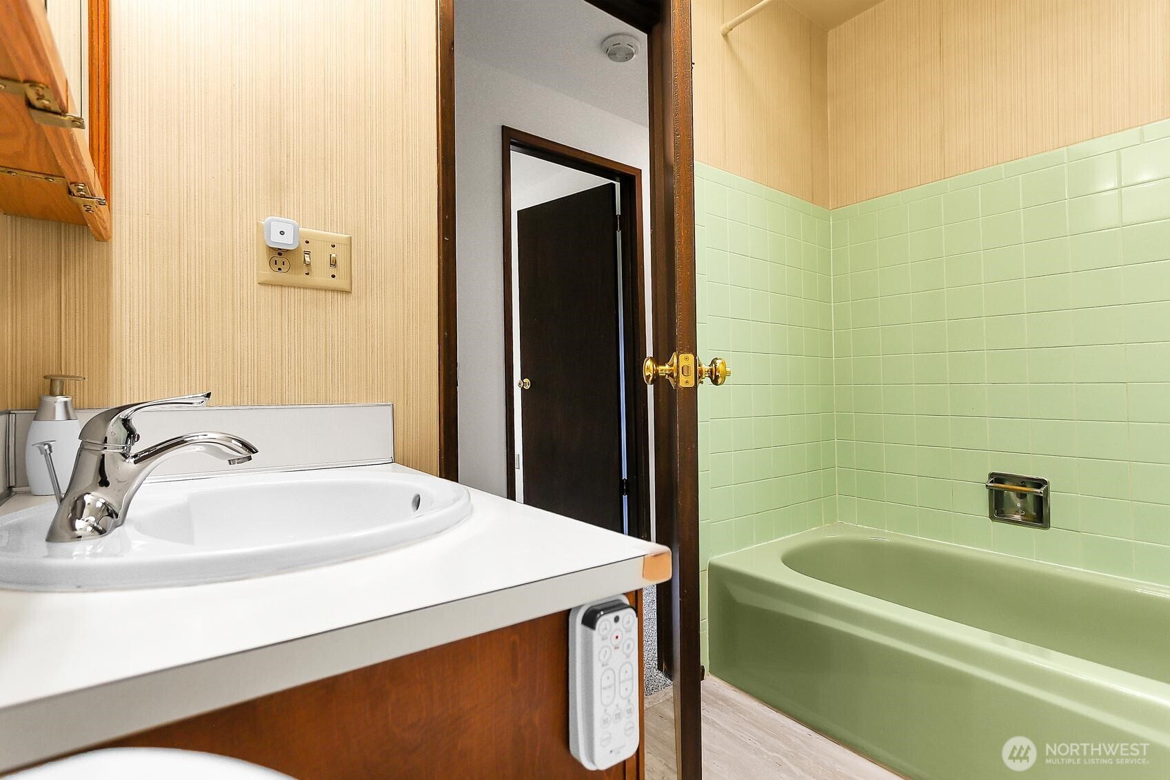 10842 Northeast 149th Street Bothell, WA 98011 - Photo 14 of 28