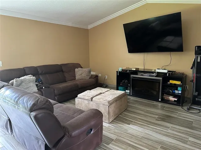 $2,299 | 4706 Barrett Court, Tampa, FL 33617