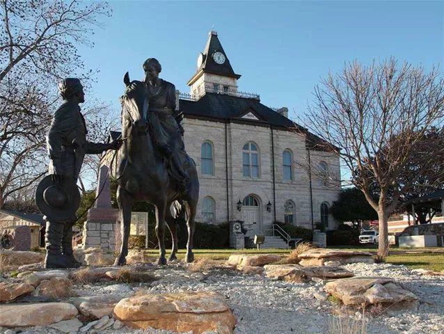 a view of a house with street