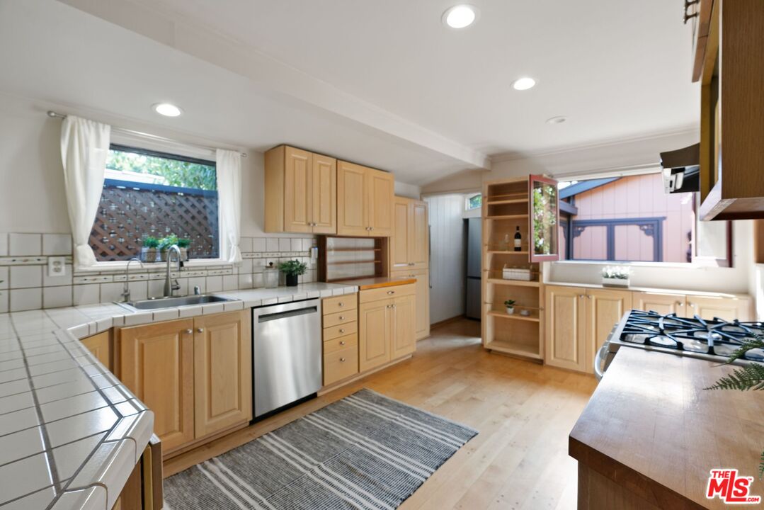 1753 10th Street Santa Monica, CA 90404 - Photo 15 of 40 Gallery Image 15