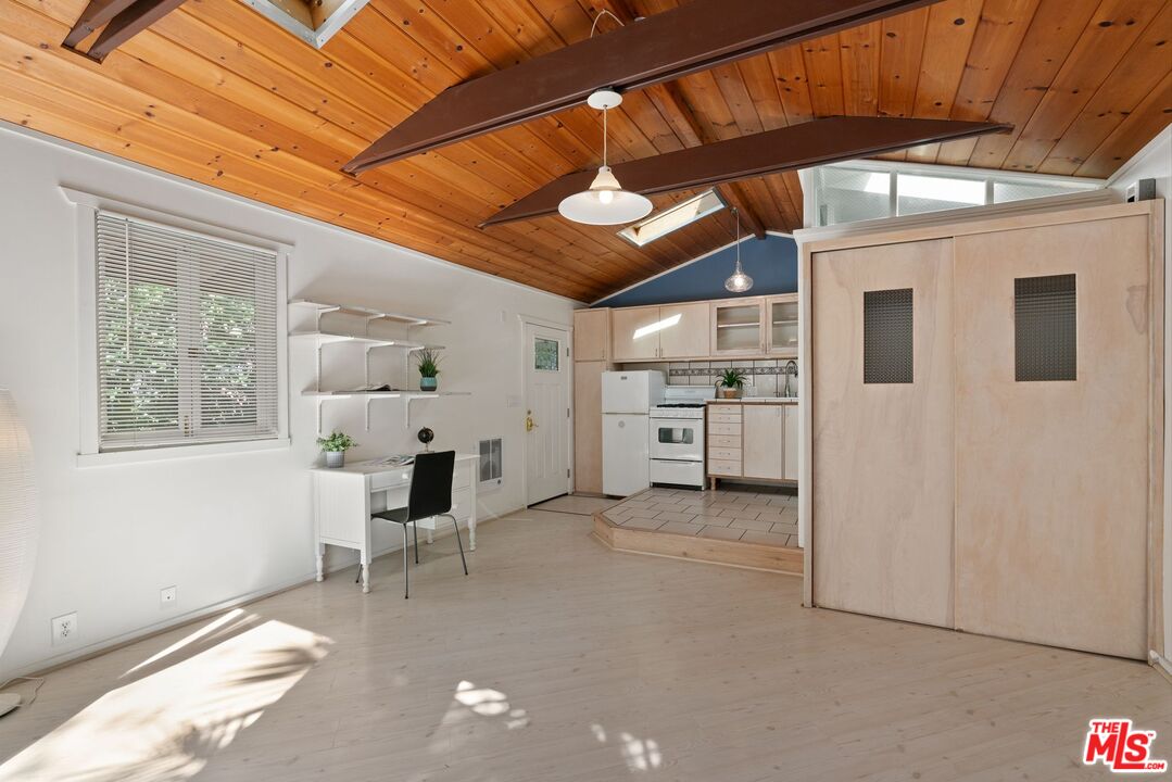 1753 10th Street Santa Monica, CA 90404 - Photo 8 of 40 Gallery Image 8