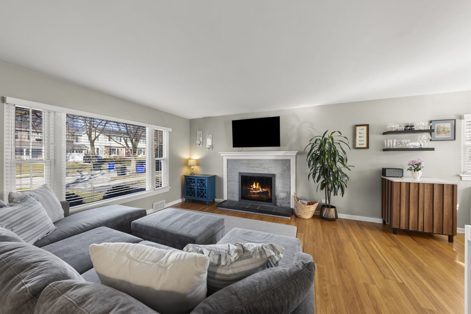 151 E Road Glen Ellyn, IL 60137 - Photo 3 of 38 Gallery Image 3